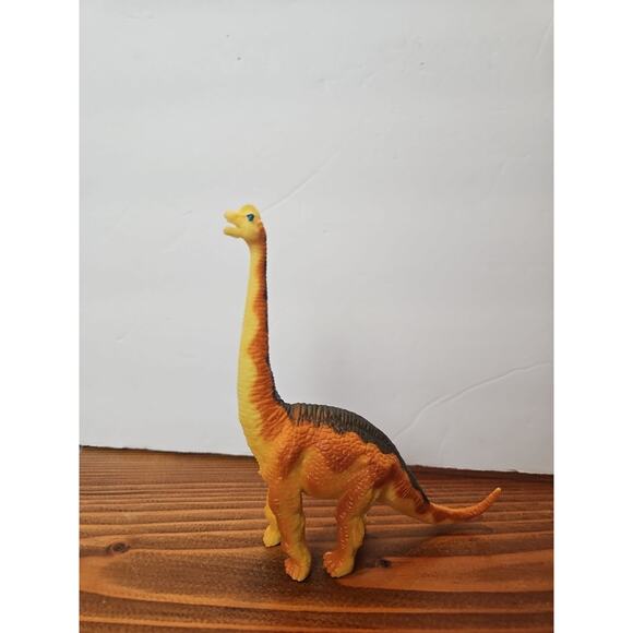 Lot Of 7 Hard Plastic Dinosaur Figurine Toys 2-6" - Picture 3 of 16